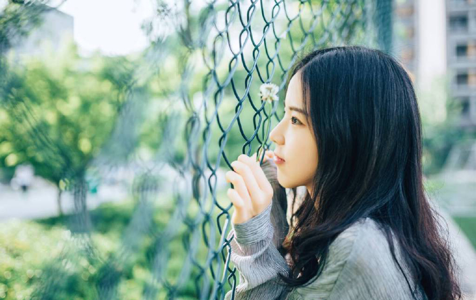 “是又如何？”刘璝冷哼一声道，他现在一门心思找刘璋报仇，但也没想过真投了吕布，因此态度格外强硬。